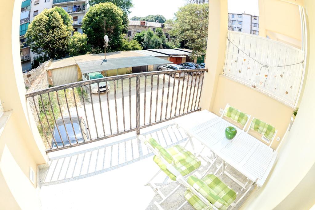 Appartement Apartman Harmony à Pula Extérieur photo