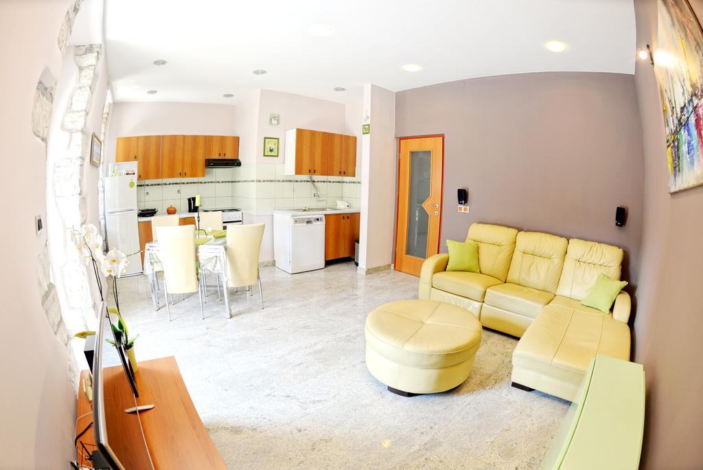 Appartement Apartman Harmony à Pula Extérieur photo