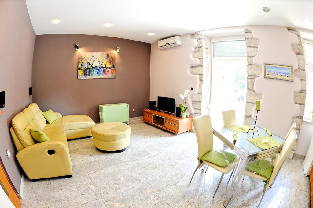Appartement Apartman Harmony à Pula Extérieur photo